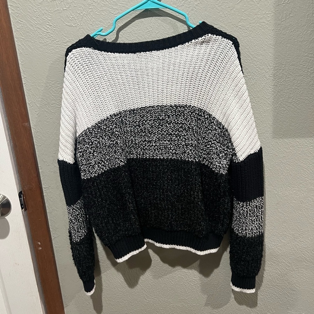 Skies Are Blue Monochrome Crew Neck Sweater Size M Oversized EUC Thick and Warm - Picture 3 of 4